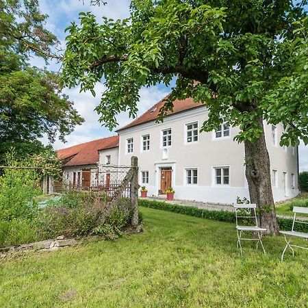 Historischer Pfarrhof Niederleierndorf Langquaid Экстерьер фото