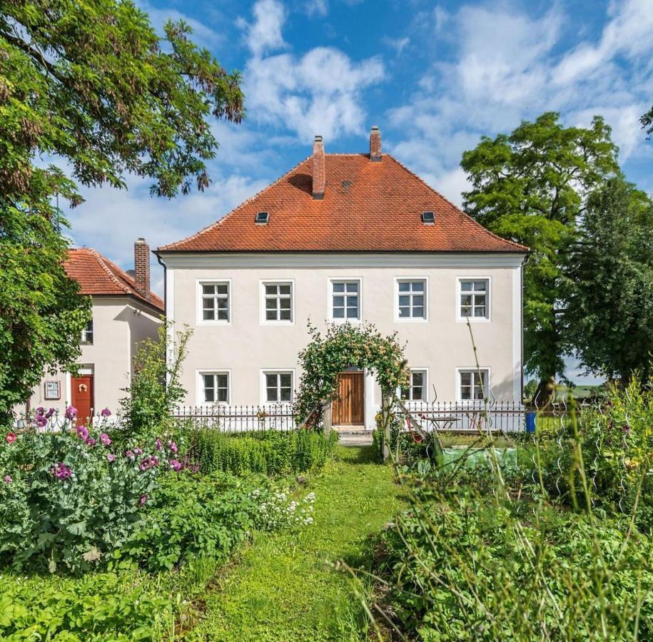 Historischer Pfarrhof Niederleierndorf Langquaid Экстерьер фото