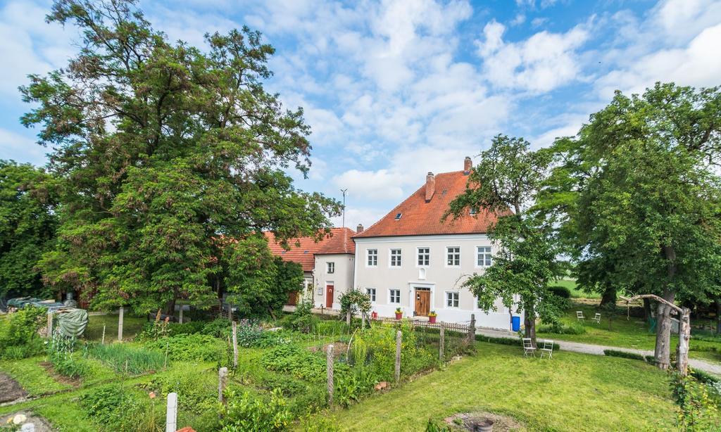 Historischer Pfarrhof Niederleierndorf Langquaid Экстерьер фото