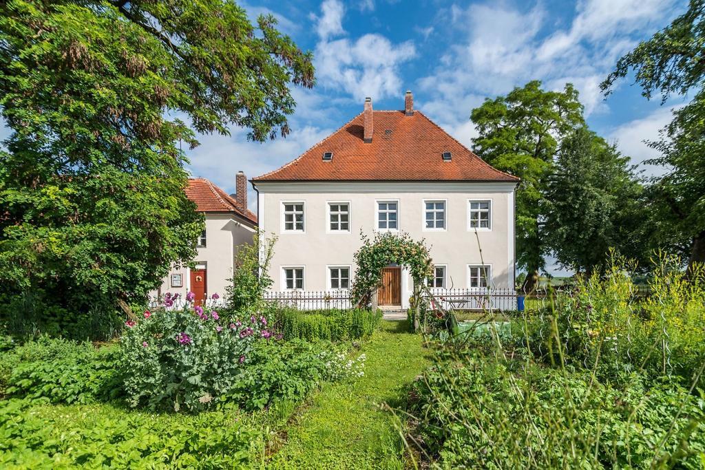 Historischer Pfarrhof Niederleierndorf Langquaid Экстерьер фото